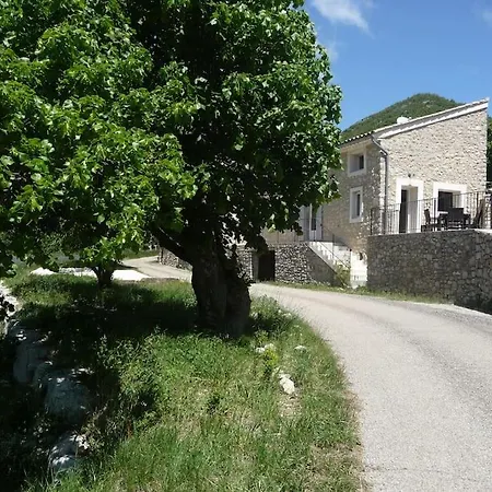 De Leoux * Villeperdrix